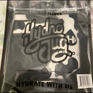 HydroJug cow sleeve NWT